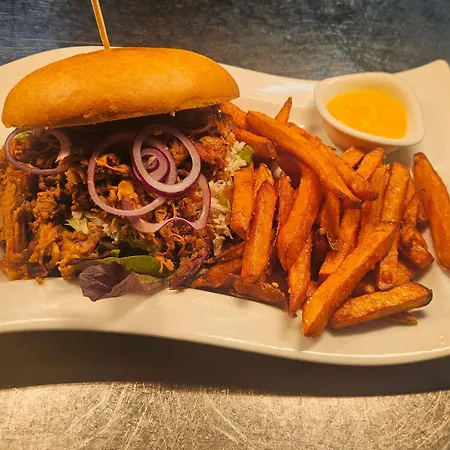 게스트하우스 Steakhouse & Crazy Horse 3*